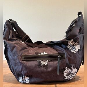Lululemon Floral Black and Gray Women's gym bag